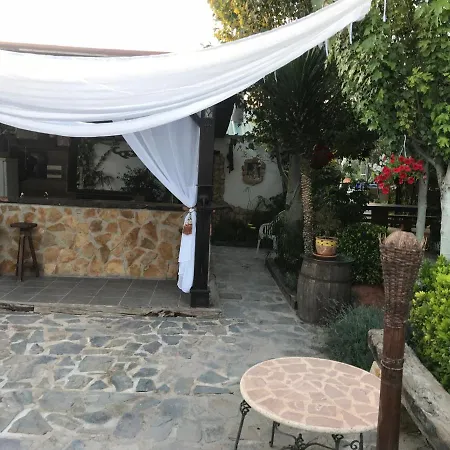 Cortijo Bustamante Kır Evi